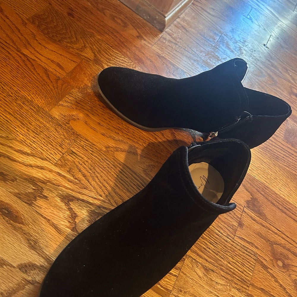 Wonderly Elegant Black Ankle Booties